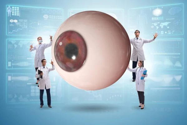 Orvos vizsgálja óriás szem orvosi koncepció — Stock Fotó