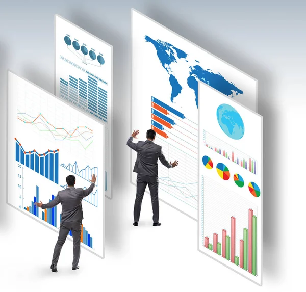 Üzletember az üzleti vizualizáció és infografika koncepció — Stock Fotó