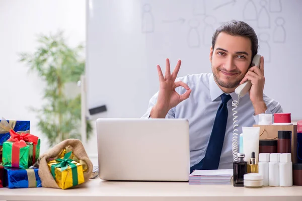 Young male shopaholic in e-commerce concept — Stock Photo, Image