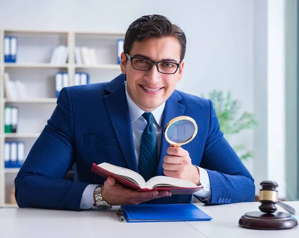 Advogado a trabalhar no seu escritório — Fotografia de Stock