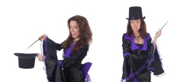 Kadın sihirbaz beyazların arasında.