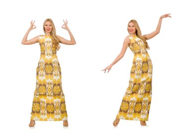 Uzun yaz elbisesi giyen genç bir kadın beyaz tenli.