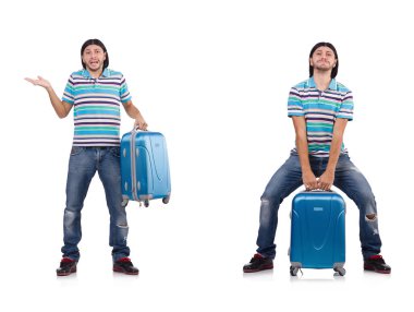 Bavullu genç adam beyaza izole edilmiş.