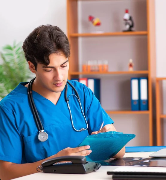 Young handsome doctor radiologyst working in clinic — Stock Photo, Image