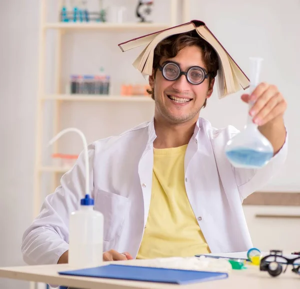 Funny crazy chemist doing experiments and tests — Stock Photo, Image