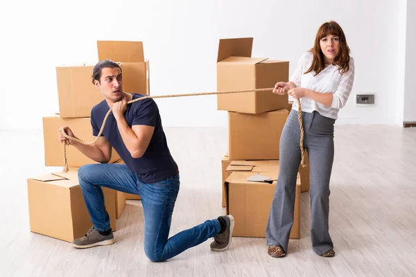 Young pair and many boxes in divorce settlement concept — Stock Photo, Image