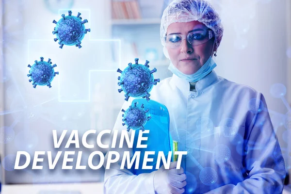 Lekarz pracujący nad szczepionką przeciw koronawirusowi covid-19 — Zdjęcie stockowe