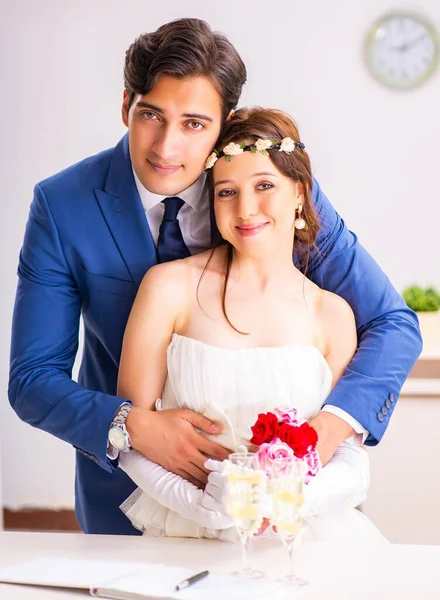 Ceremonia ślubna z żoną i mężem — Zdjęcie stockowe