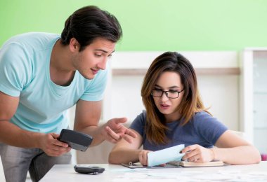 Genç aile kişisel finansla boğuşuyor