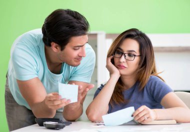 Genç aile kişisel finansla boğuşuyor