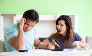 Genç aile kişisel finansla boğuşuyor