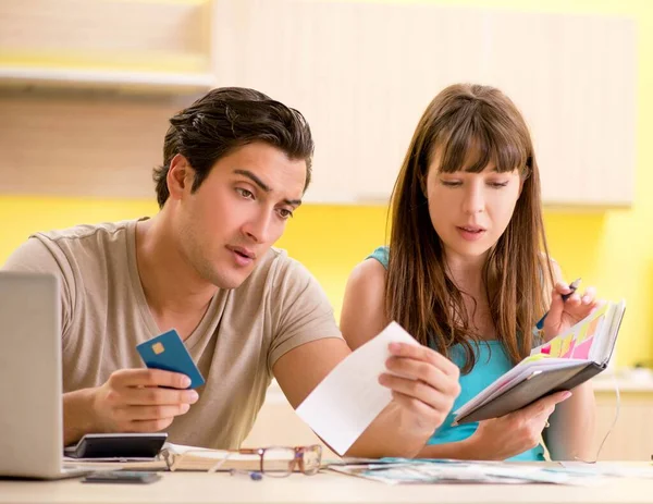 Young family struggling with personal finance — Stock Photo, Image
