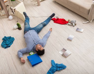 Evdeki soygundan sonra ölen adam.