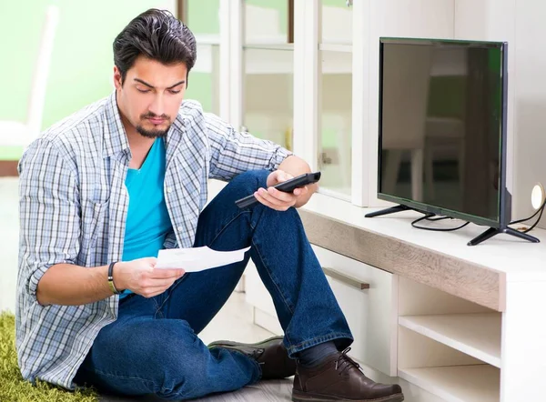 Young man husband repairing tv at home — Stock Photo, Image