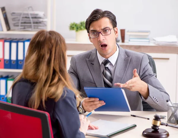 Lawyer talking to client in office — Stock Photo, Image