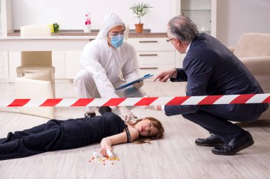 Olay yerinde adli tıp uzmanları var.