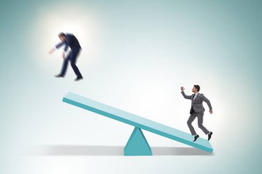 İş adamı ve tahterevalliyle rekabet konsepti