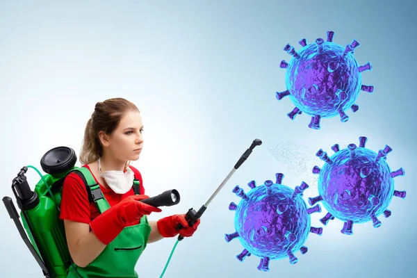 Concept de désinfection avec personne combattant le coronavirus — Photo