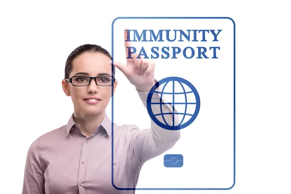 Begreppet immunitet pass - trycka på virtuell knapp — Stockfoto