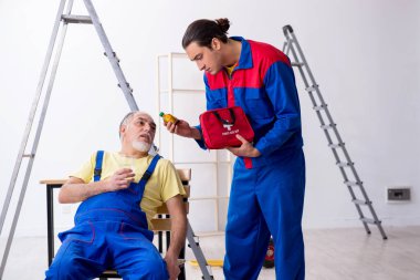 İlk yardım konseptinde iki müteahhit.