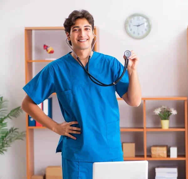Young handsome doctor radiologyst working in clinic — Stock Photo, Image