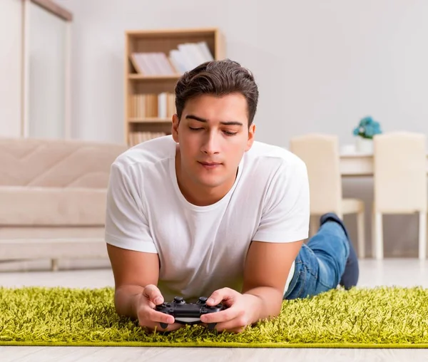 Homem viciado em jogos de computador — Fotografia de Stock