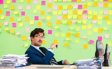 İş adamı önceliklerinde sorun yaşıyor.