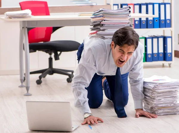 Extremely busy employee working in the office — Stock Photo, Image