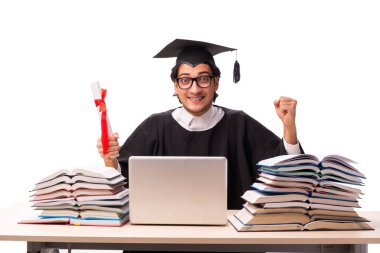 Beyaz tenli yakışıklı bir öğrenci.