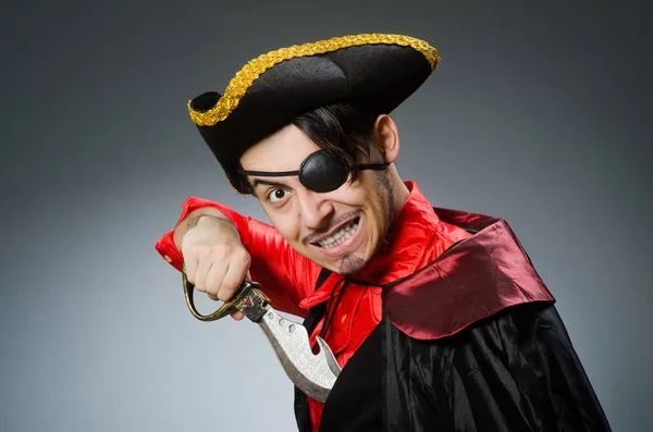 Homem pirata contra fundo escuro — Fotografia de Stock