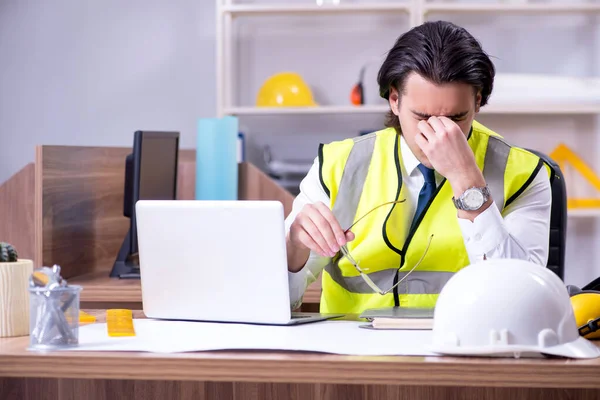 Young male architect working in the office — Stock Photo, Image