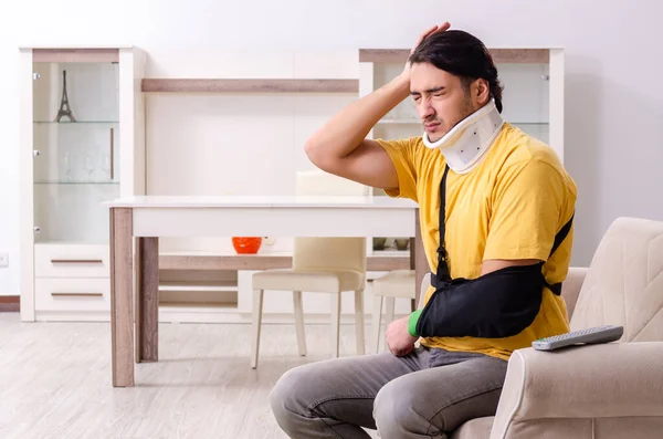 Young man after car accident suffering at home — Stock Photo, Image