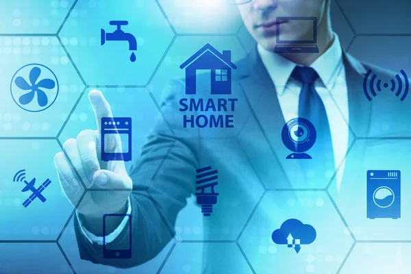 Smart home concept con dispositivi ed elettrodomestici — Foto Stock