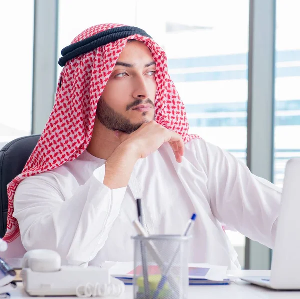 Arab businessman working in the office — Stock Photo, Image