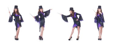 Kadın sihirbaz beyazların arasında.