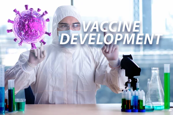 Man arts die werkt aan coronavirus covid-19 vaccin — Stockfoto