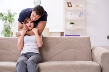 Aile içi şiddet kavramında genç bir çift