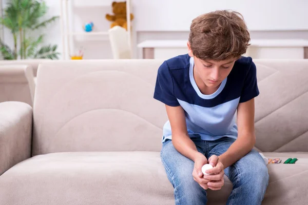 Troubles teenage boy thinking of the suicide — Stock Photo, Image