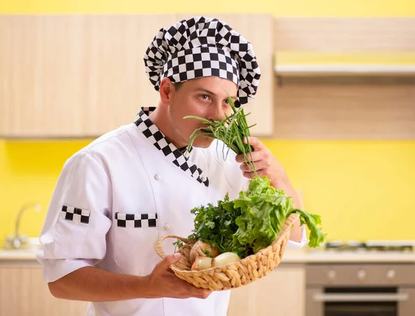 Young professional cook preparing salad at kitchen — Stock Photo, Image