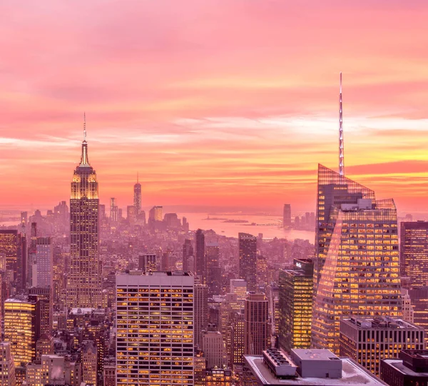 Utsikt över New York Manhattan under solnedgången timmar — Stockfoto