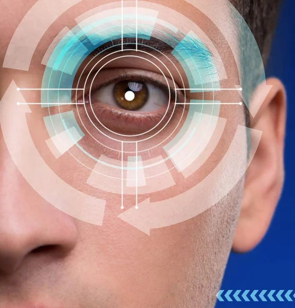 Concepto de sensor implantado en el ojo humano — Foto de Stock