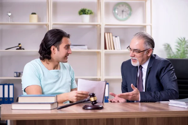 Young man visiting experienced male lawyer — Stock Photo, Image