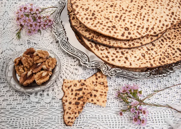 Matza 面包为逾越节庆祝活动的 — 图库照片#