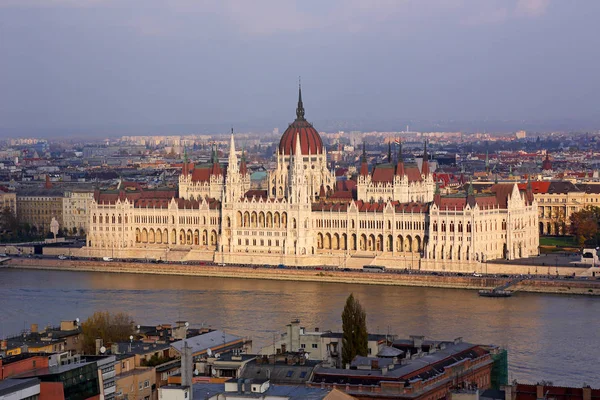 Gebäude des ungarischen Parlaments — Stockfoto