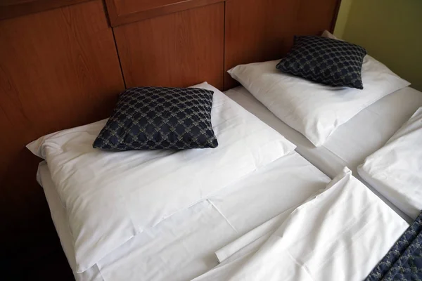 Tidur di kamar hotel — Stok Foto