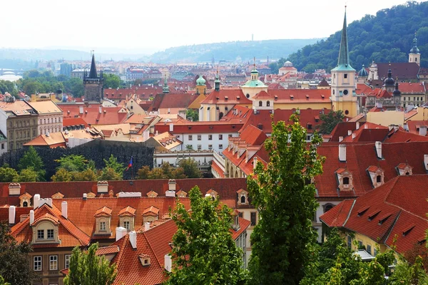 Dächer des alten Prag — Stockfoto