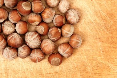 Tahtada lezzetli fındıklar