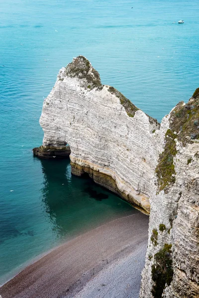 Etretat Aval szikla, légi felvétel. Normandia, Franciaország, Európa. — ingyenes stock fotók