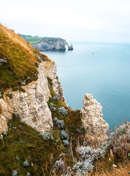 Etretat Aval klif, vanuit de lucht gezien. Normandië, Frankrijk, Europa. — Gratis stockfoto