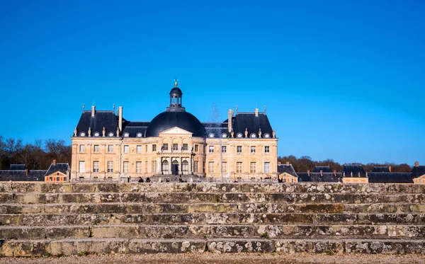 De Vaux-le-Vicomte är ett barockslott från franska — Stockfoto
